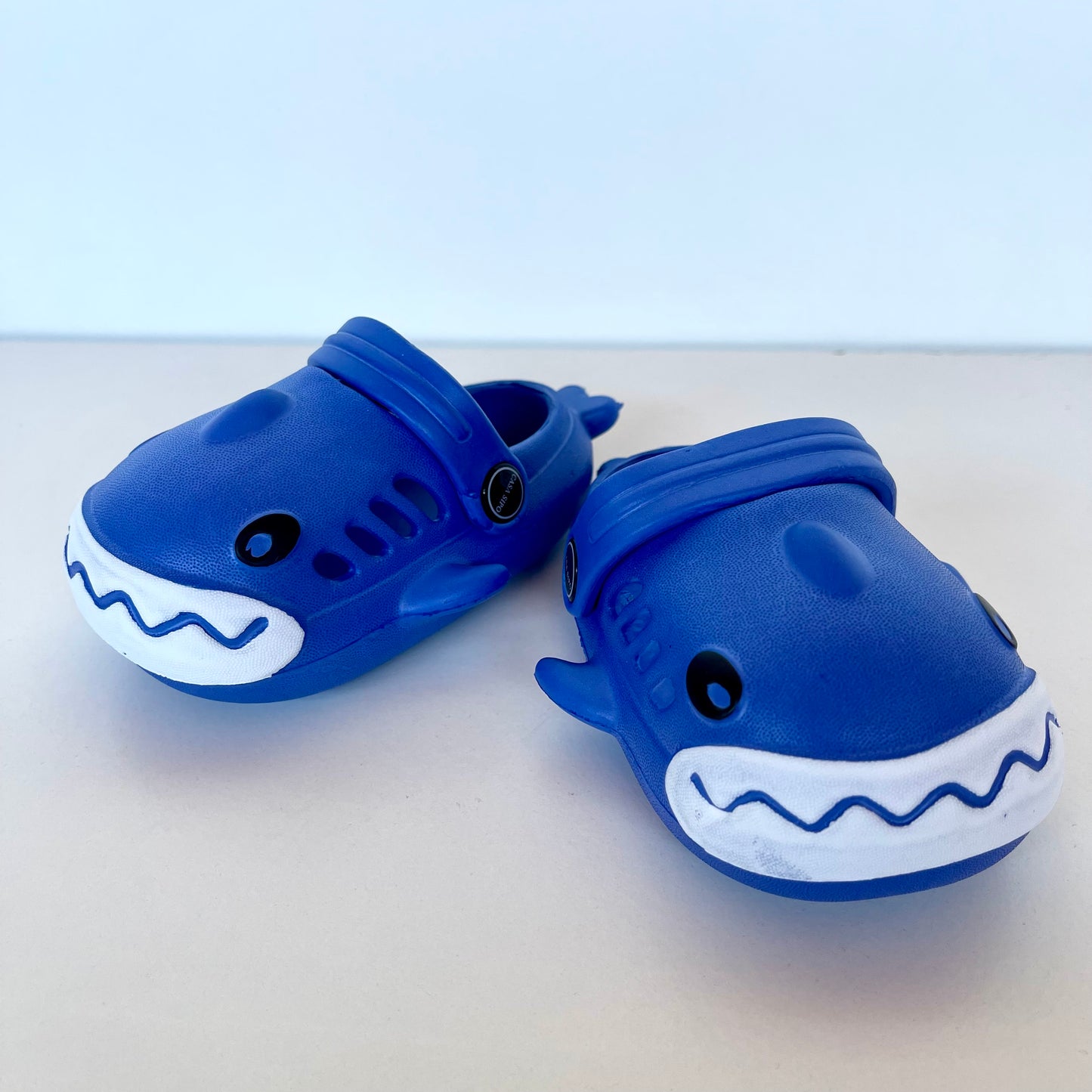 Chalas Baby Shark Antideslizantes - Comodidad y Diversión para Niños y Niñas