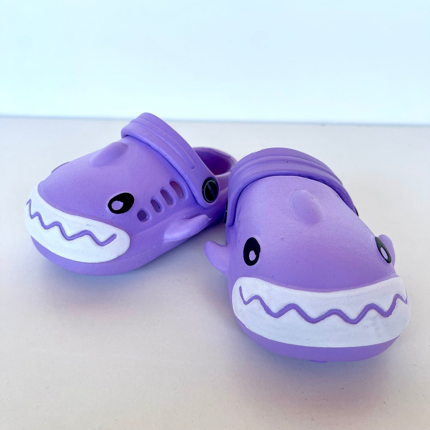 Chalas Baby Shark Antideslizantes - Comodidad y Diversión para Niños y Niñas