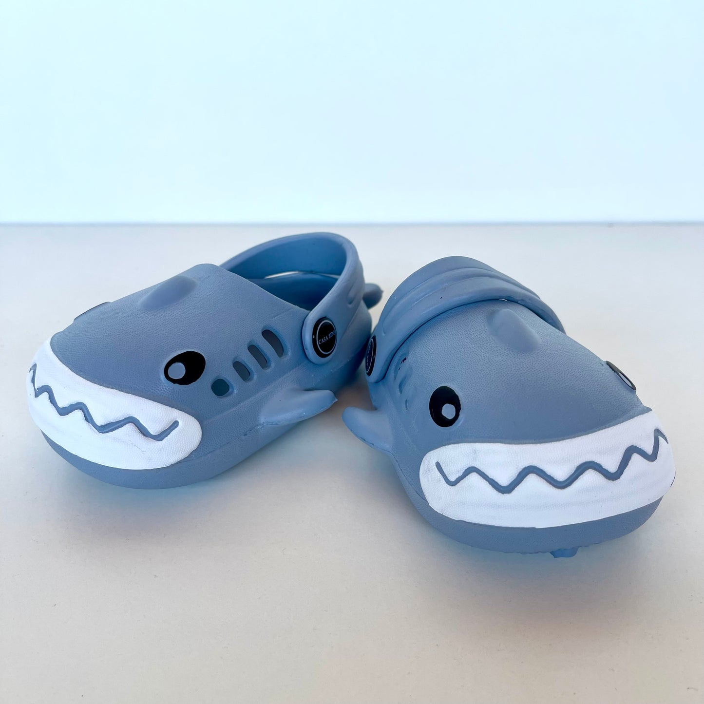 Chalas Baby Shark Antideslizantes - Comodidad y Diversión para Niños y Niñas